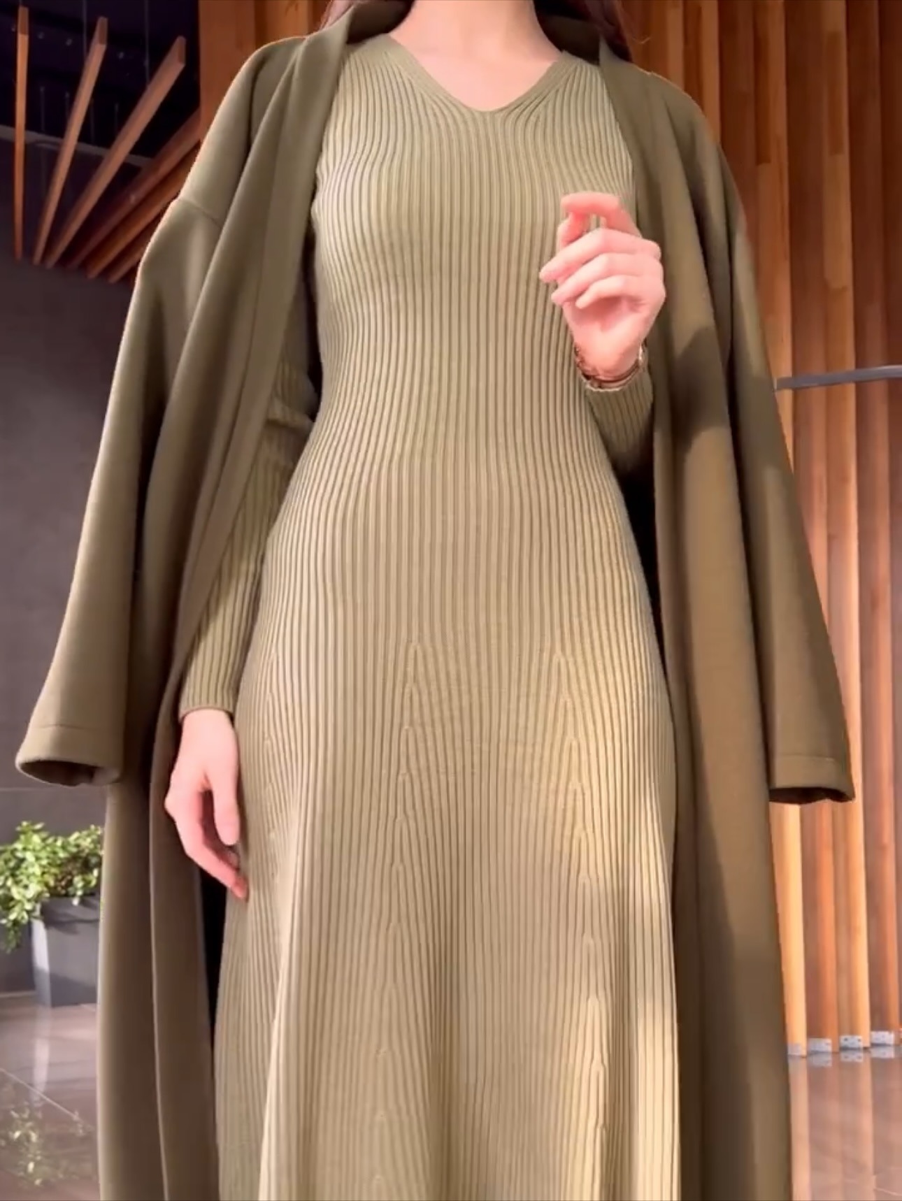 Robe Longue en Maille Côtelée Élégance - Image 6