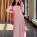 Robe Longue en Maille Côtelée Élégance - Rose Pastel